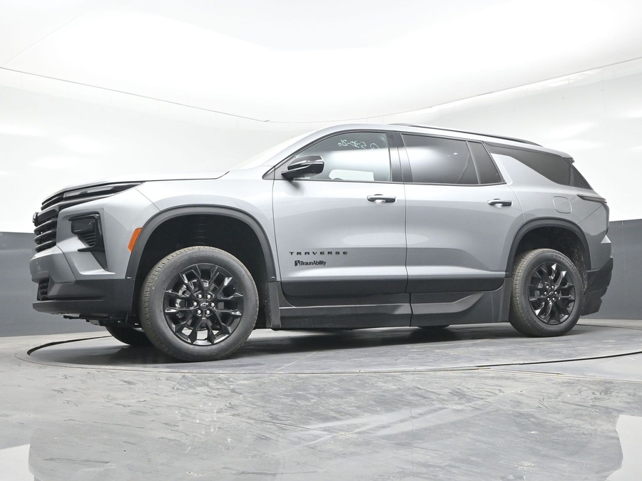 New 2026 Chevrolet Traverse 1LT Midnight - BraunAbility Side Entry Entry In Floor Automatic Ramp
