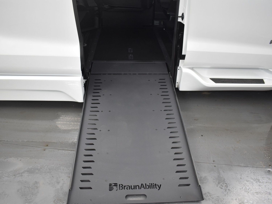 New 2025 Toyota Sienna Hybrid XLE Plus - BraunAbility Side Entry Entry In Floor Automatic Ramp