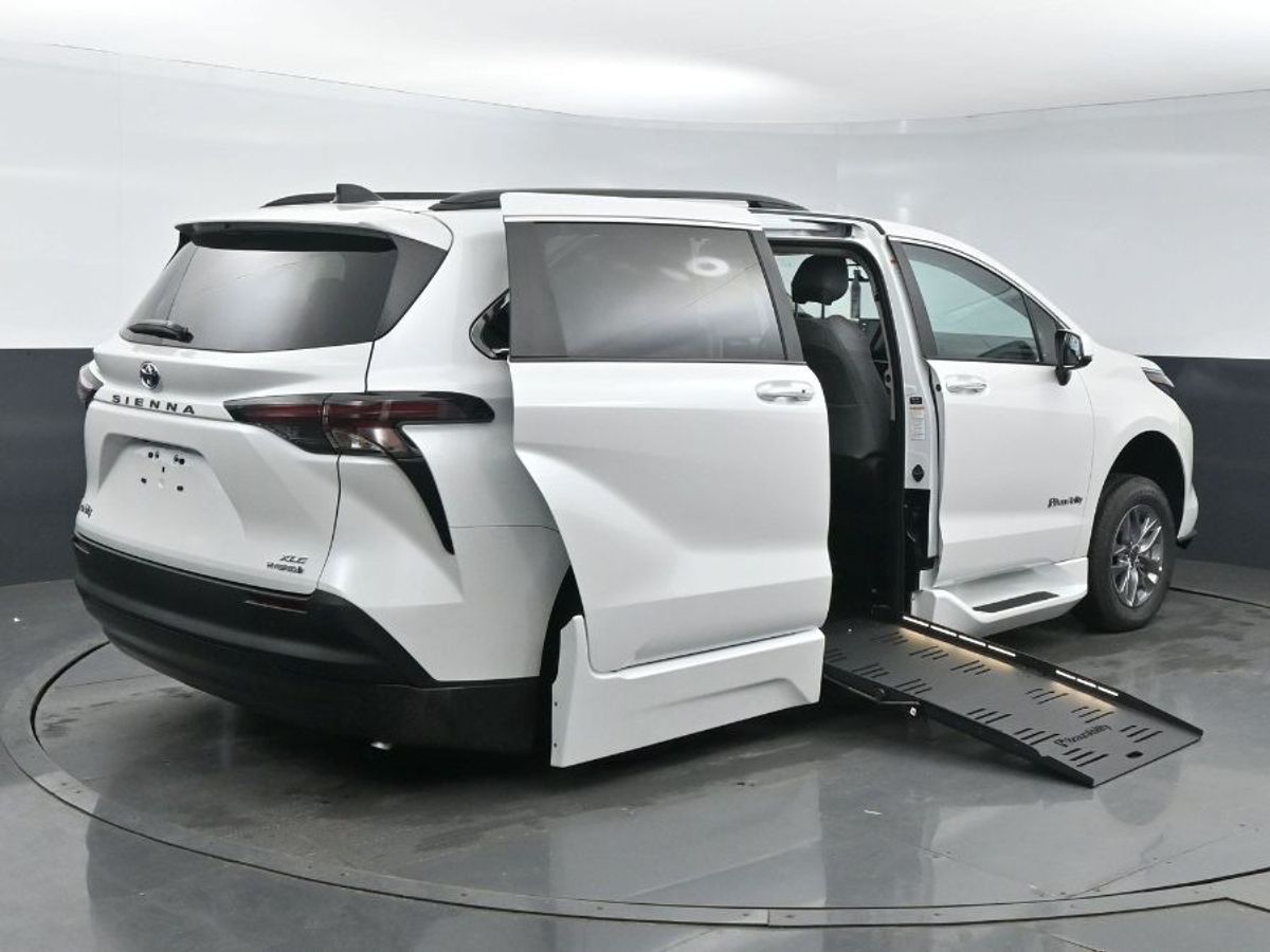 2024 TOYOTA SIENNA - Image 24