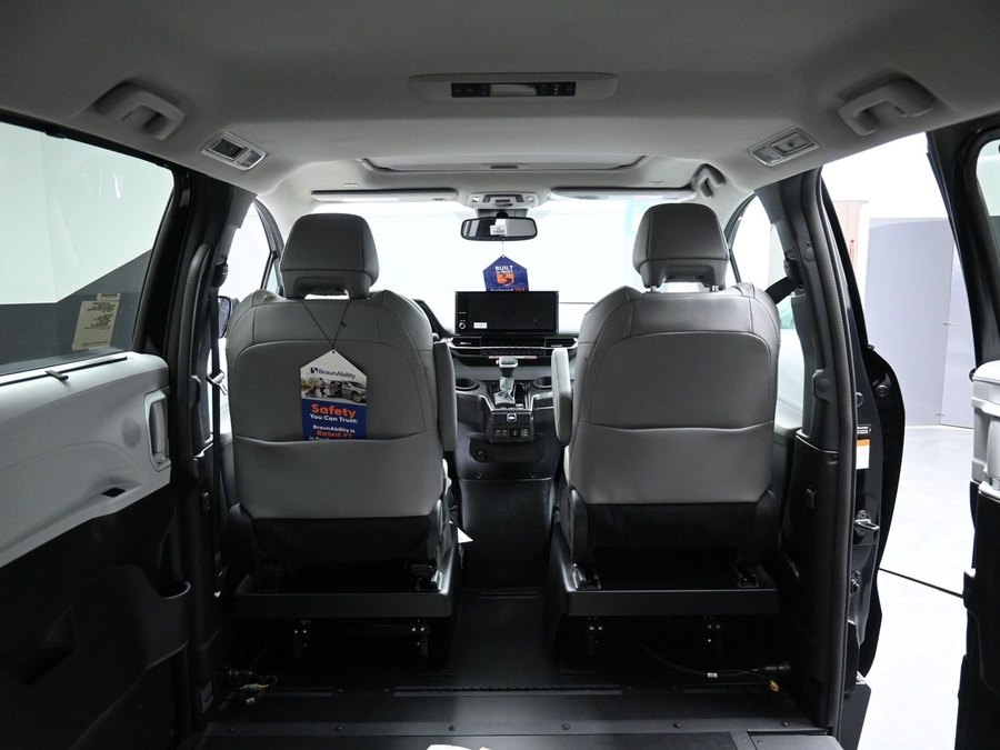 Black Toyota Sienna image number 14