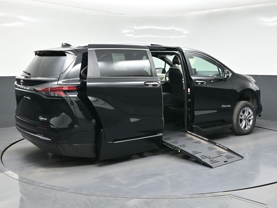 New 2026 Toyota Sienna Hybrid Limited - BraunAbility Side Entry Fold Out Automatic Ramp