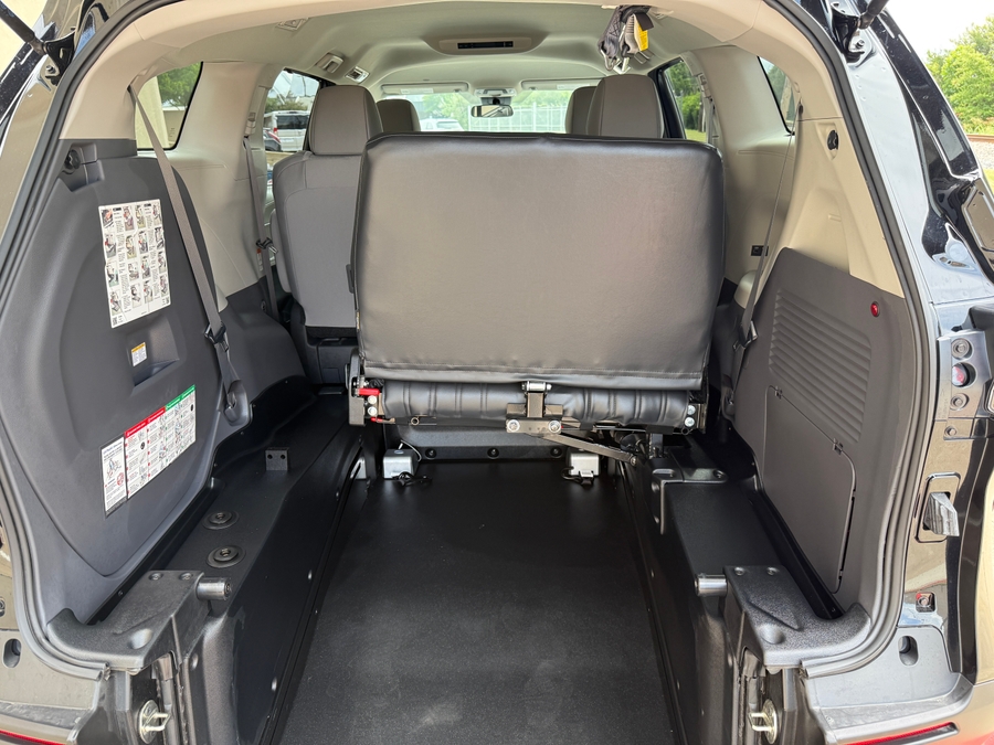Used 2024 Toyota Sienna Hybrid LE - BraunAbility Rear Entry Entry Fold Out Manual Ramp