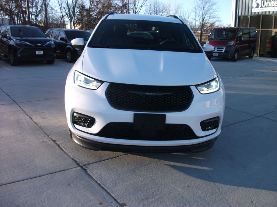 Used 2023 Chrysler Pacifica Touring L Sport - BraunAbility Side Entry Entry In Floor Automatic Ramp