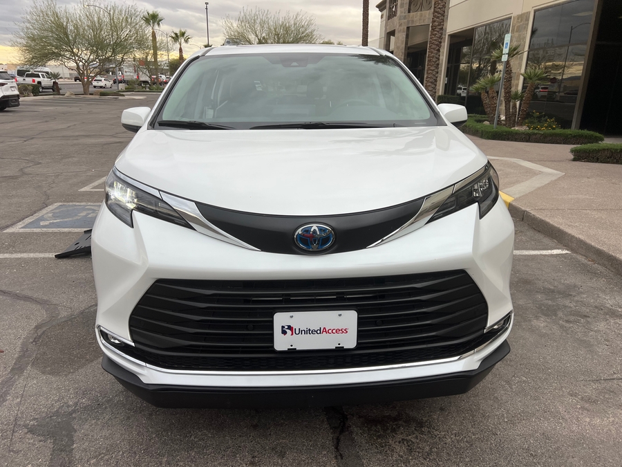 Used 2024 Toyota Sienna Hybrid XLE Base - BraunAbility Side Entry Entry Fold Out Automatic Ramp