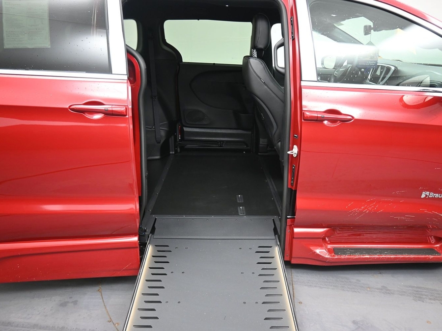 Red Chrysler Pacifica image number 13