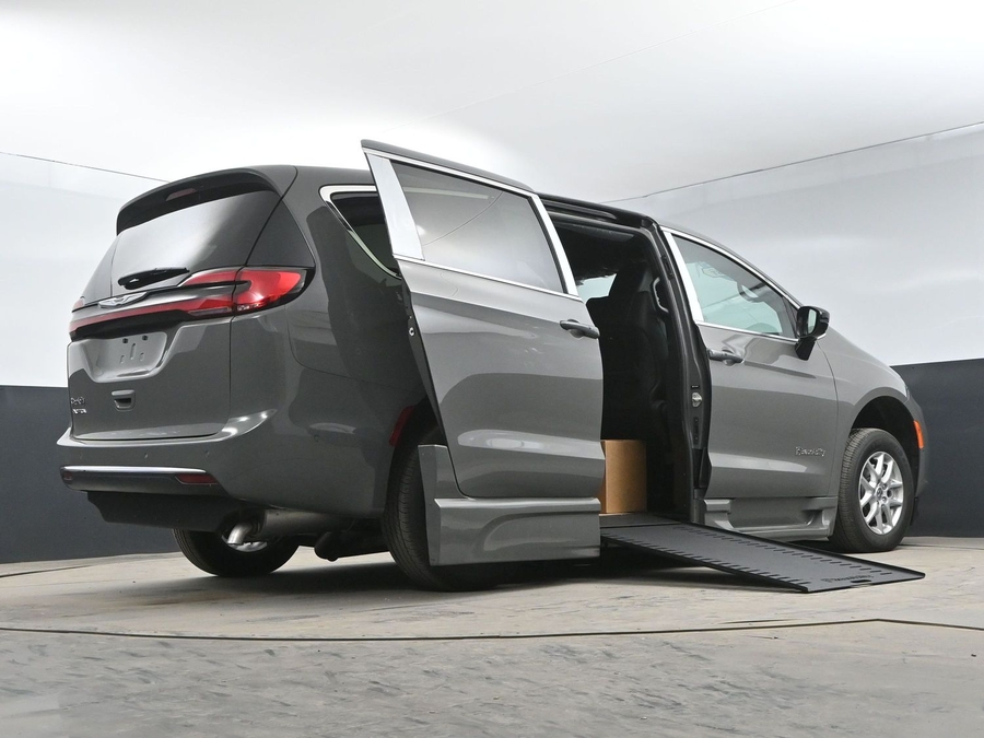 Used 2025 Chrysler Pacifica Select Safety - BraunAbility Side Entry In Floor Automatic Ramp