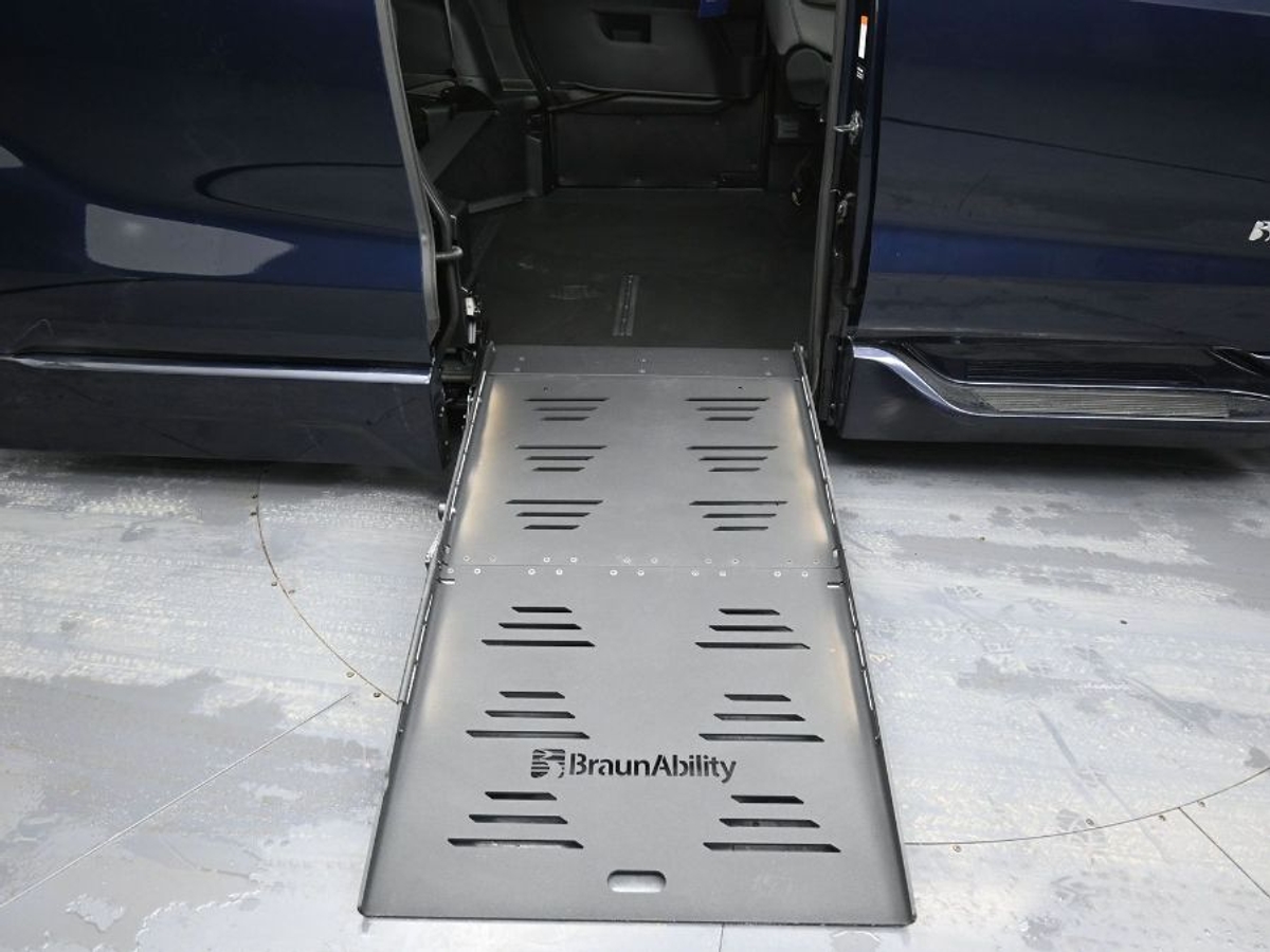 2025 TOYOTA SIENNA - Image 11