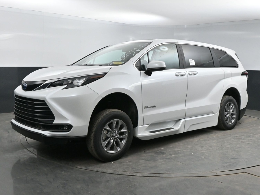 New 2026 Toyota Sienna Hybrid XLE Add - BraunAbility Side Entry Entry Fold Out Automatic Ramp