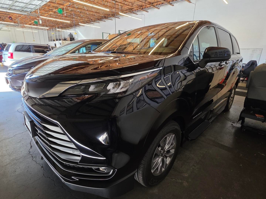 New 2026 Toyota Sienna Hybrid XLE - VMI Side Entry In Floor Automatic Ramp