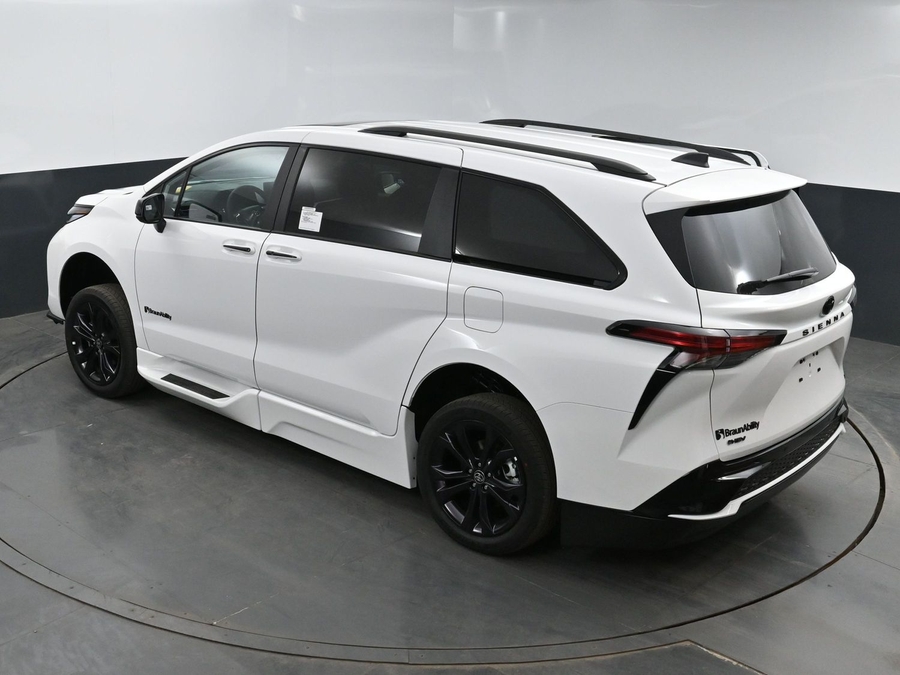 New 2025 Toyota Sienna Hybrid LE - BraunAbility Side Entry Entry Fold Out Automatic Ramp