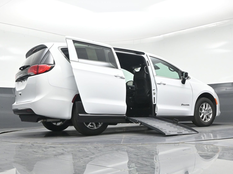 New 2026 Chrysler Voyager LX - BraunAbility Side Entry Fold Out Manual Ramp