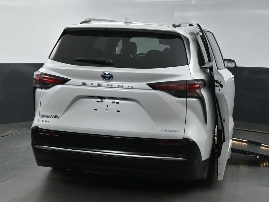 New 2025 Toyota Sienna Hybrid Platinum - BraunAbility Side Entry Entry Fold Out Automatic Ramp