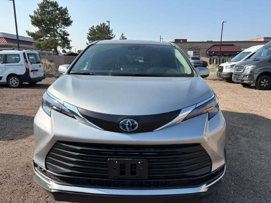 Used 2025 Toyota Sienna Hybrid LE - BraunAbility Side Entry Fold Out Automatic Ramp