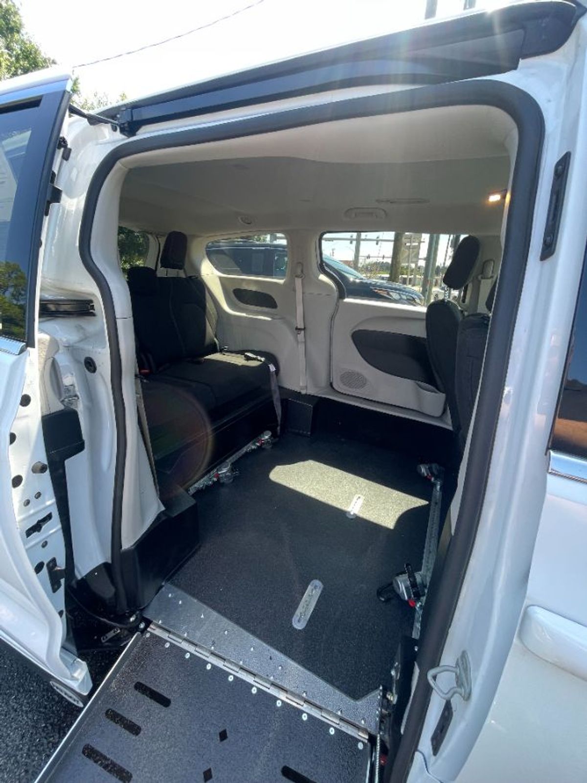 2024 CHRYSLER VOYAGER - Image 15