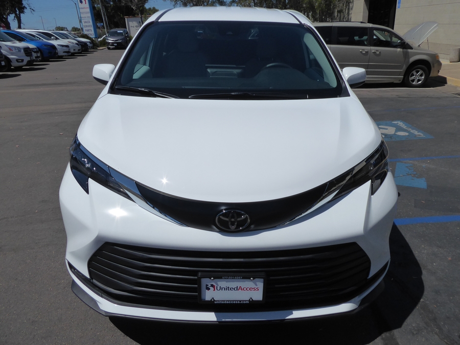New 2026 Toyota Sienna Hybrid LE - Vantage Mobility Rear Entry Fold Out Manual Ramp