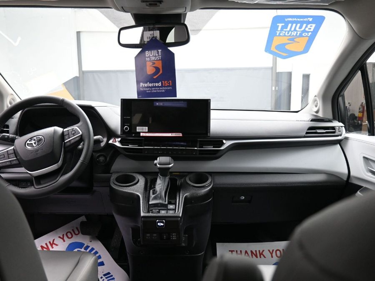 2025 TOYOTA SIENNA - Image 19