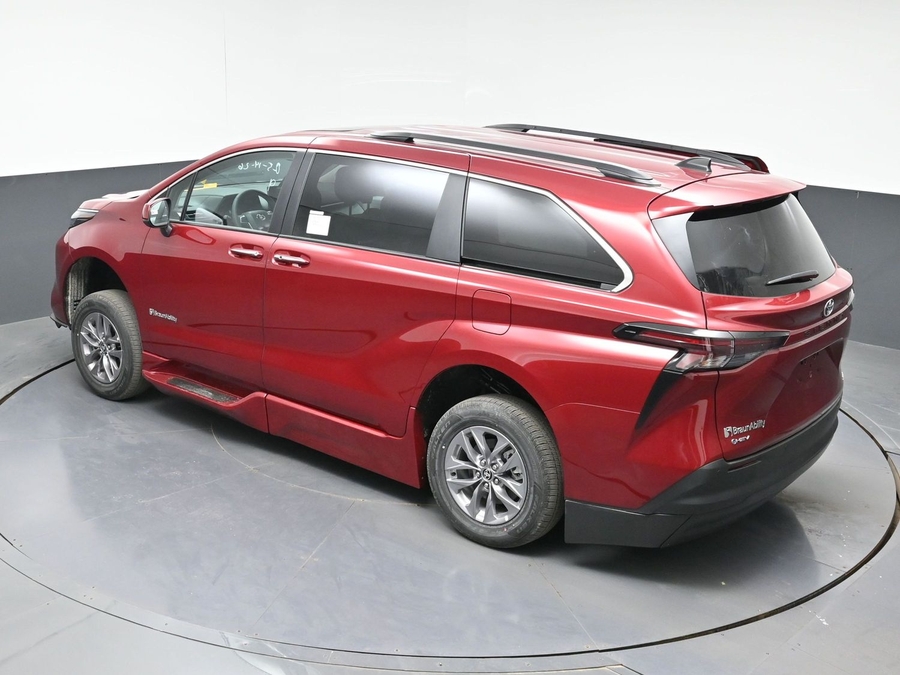 New 2026 Toyota Sienna Hybrid XLE Add - BraunAbility Side Entry Entry In Floor Automatic Ramp