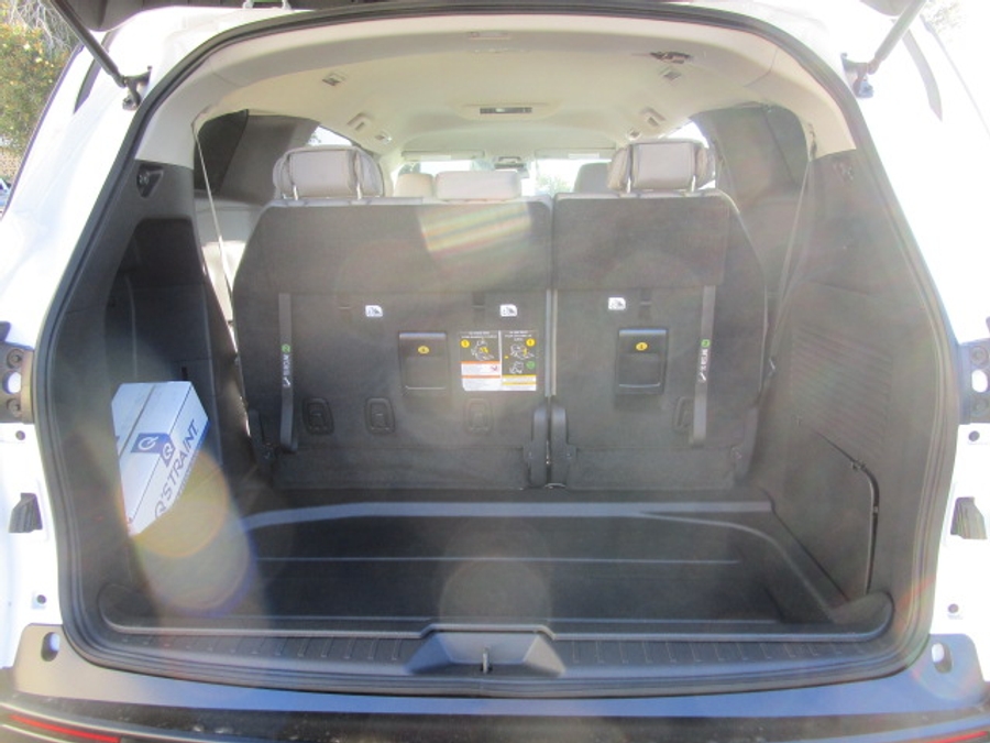 New 2025 Toyota Sienna Hybrid LE AWD w MID ROW - Vantage Mobility Commercial Side Entry Entry In Floor Manual Ramp