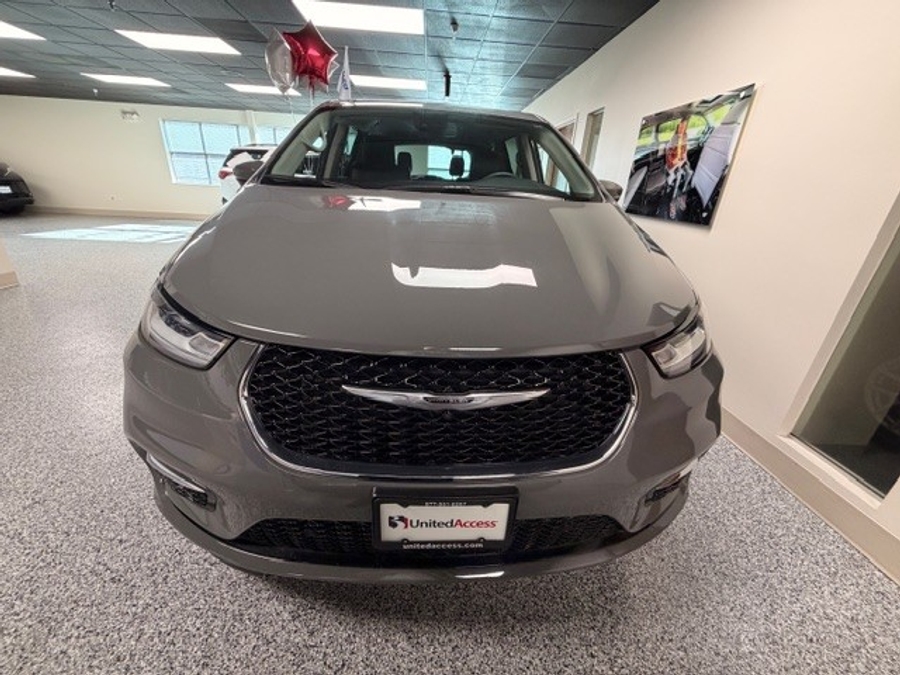 Used 2023 Chrysler Pacifica Touring L Safety - BraunAbility Side Entry Entry In Floor Automatic Ramp