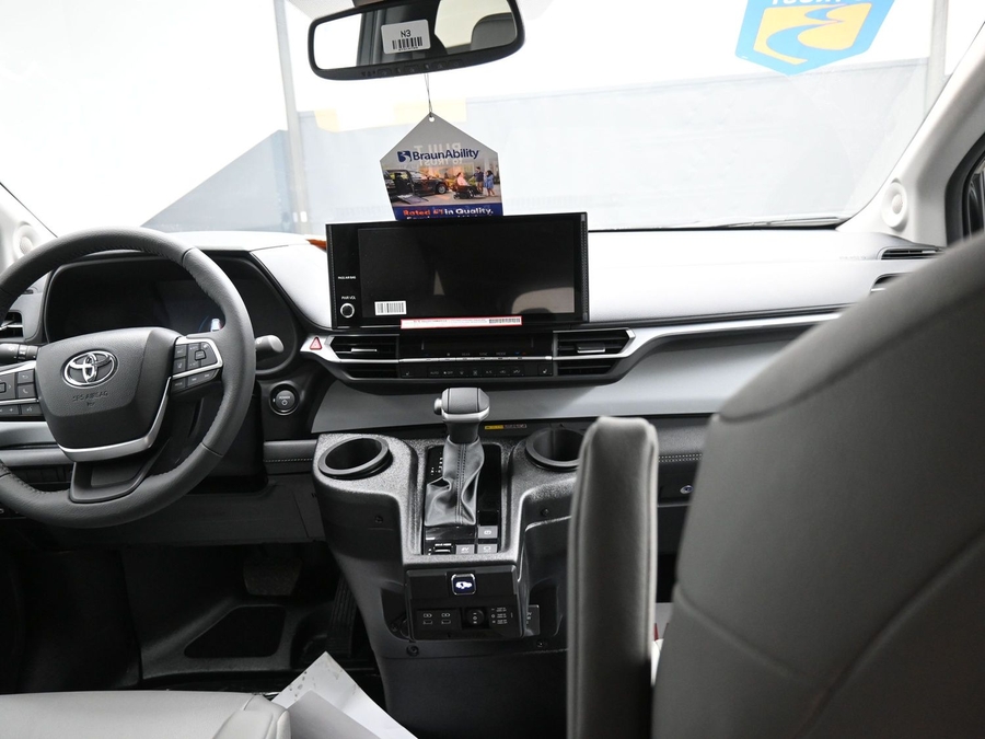 Black Toyota Sienna image number 12