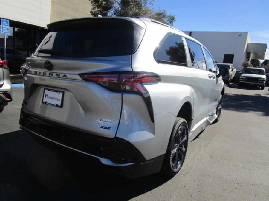 New 2025 Toyota Sienna Hybrid XSE - BraunAbility Side Entry Entry Fold Out Automatic Ramp