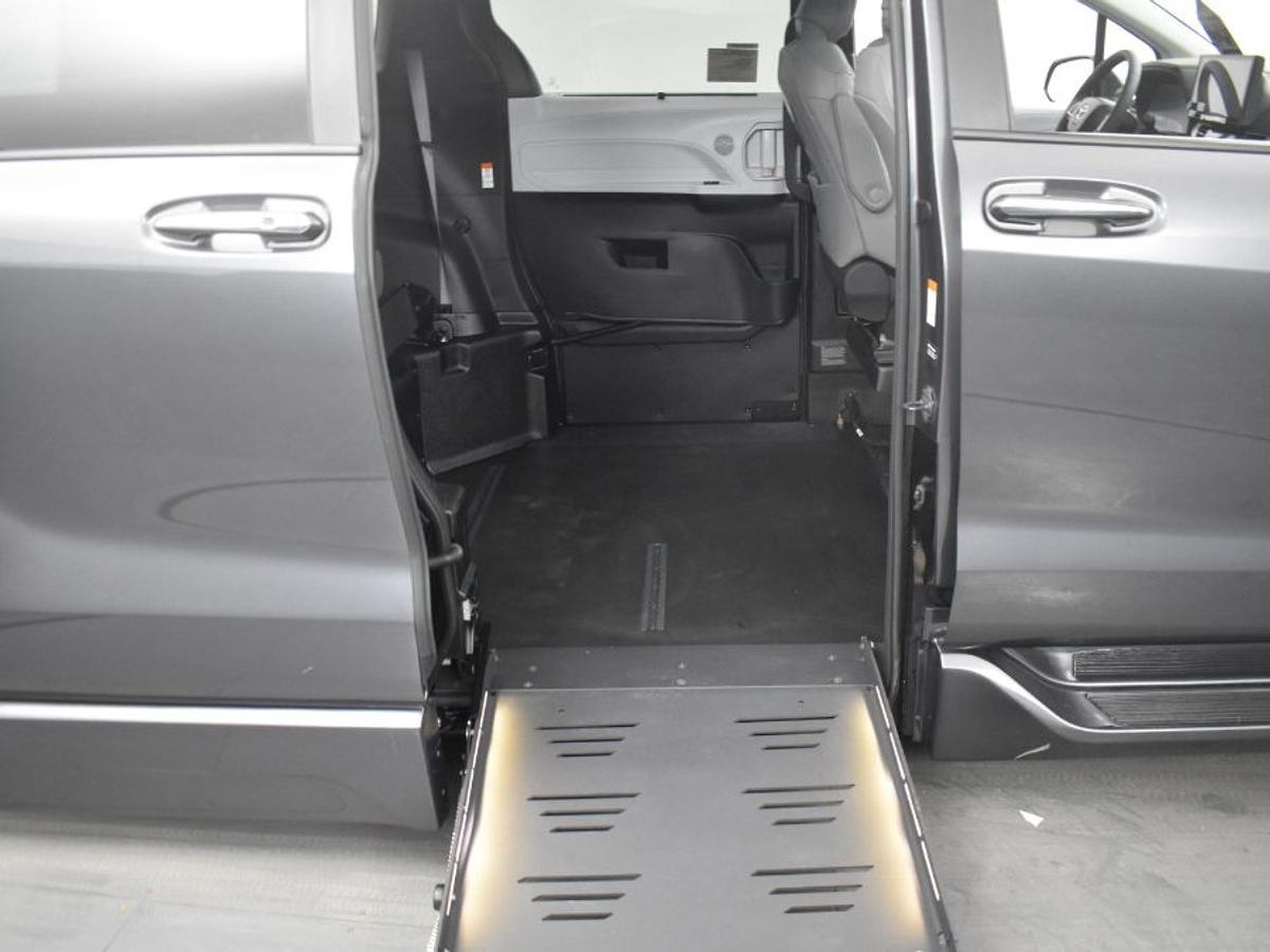 2025 TOYOTA SIENNA - Image 13