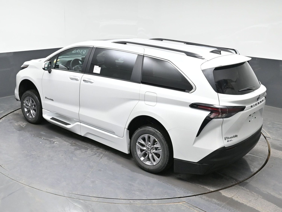New 2026 Toyota Sienna Hybrid XLE Add - BraunAbility Side Entry Entry Fold Out Automatic Ramp