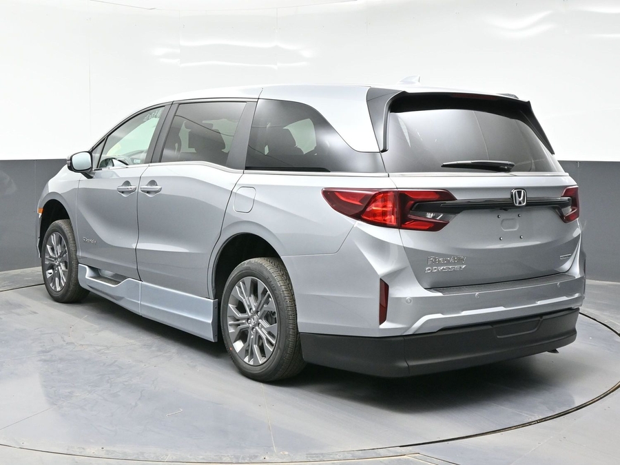 New 2026 Honda Odyssey Touring - BraunAbility Side Entry In Floor Automatic Ramp