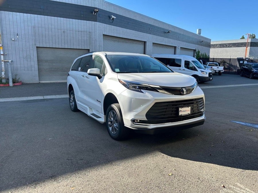 Used 2024 Toyota Sienna Hybrid XLE Plus - BraunAbility Side Entry Entry Fold Out Automatic Ramp