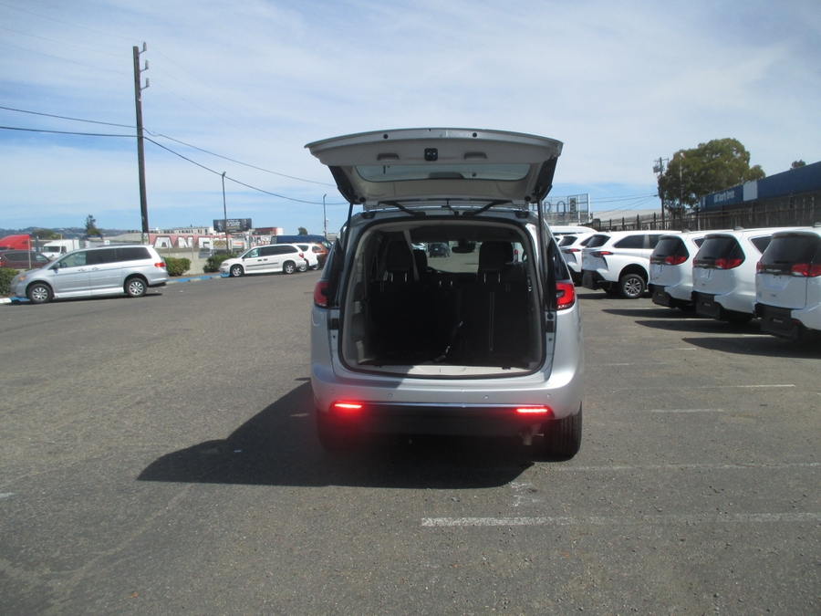 2024 Chrysler Pacifica Touring L - Photo 9