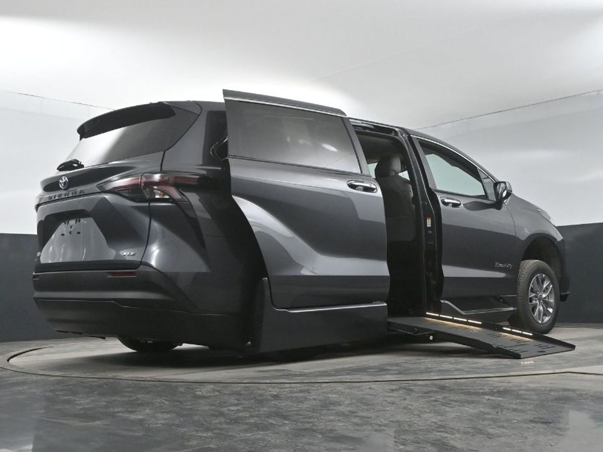 2025 TOYOTA SIENNA - Image 22