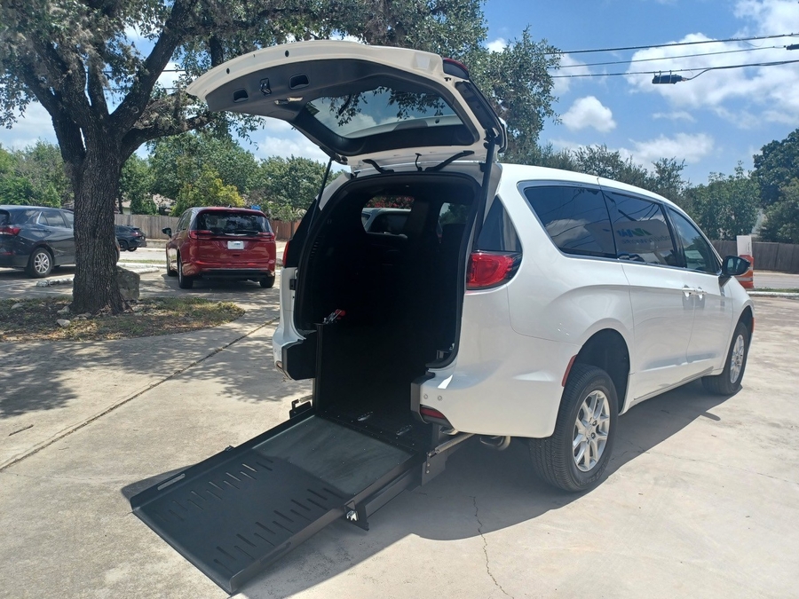 2026 Chrysler Voyager LX's photo