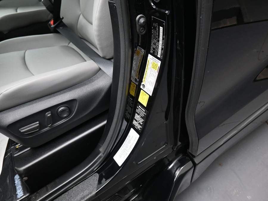 New 2026 Toyota Sienna Hybrid XLE Base - BraunAbility Side Entry Entry Fold Out Automatic Ramp