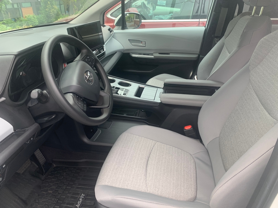 Used 2025 Toyota Sienna Hybrid LE - Vantage Mobility Rear Entry Entry Fold Out Manual Ramp