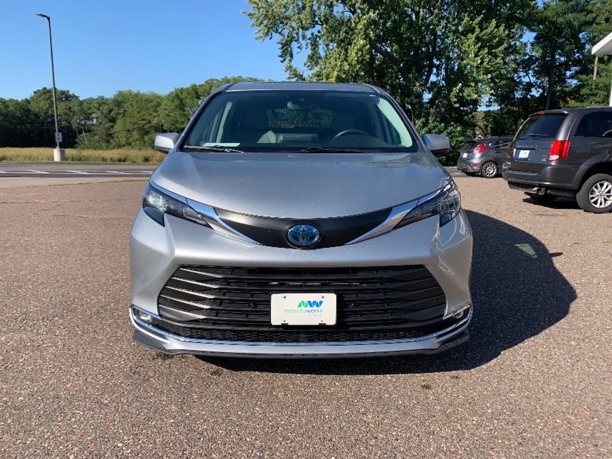 2024 TOYOTA SIENNA - Image 20