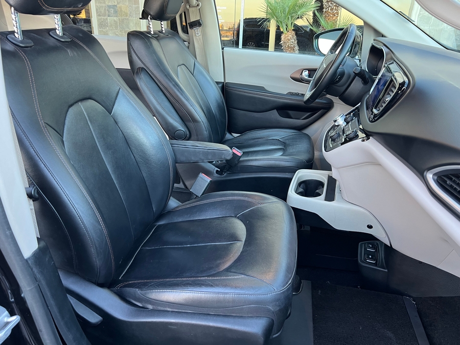 Used 2017 Chrysler Pacifica Touring L - VMI Side Entry Entry In Floor Automatic Ramp