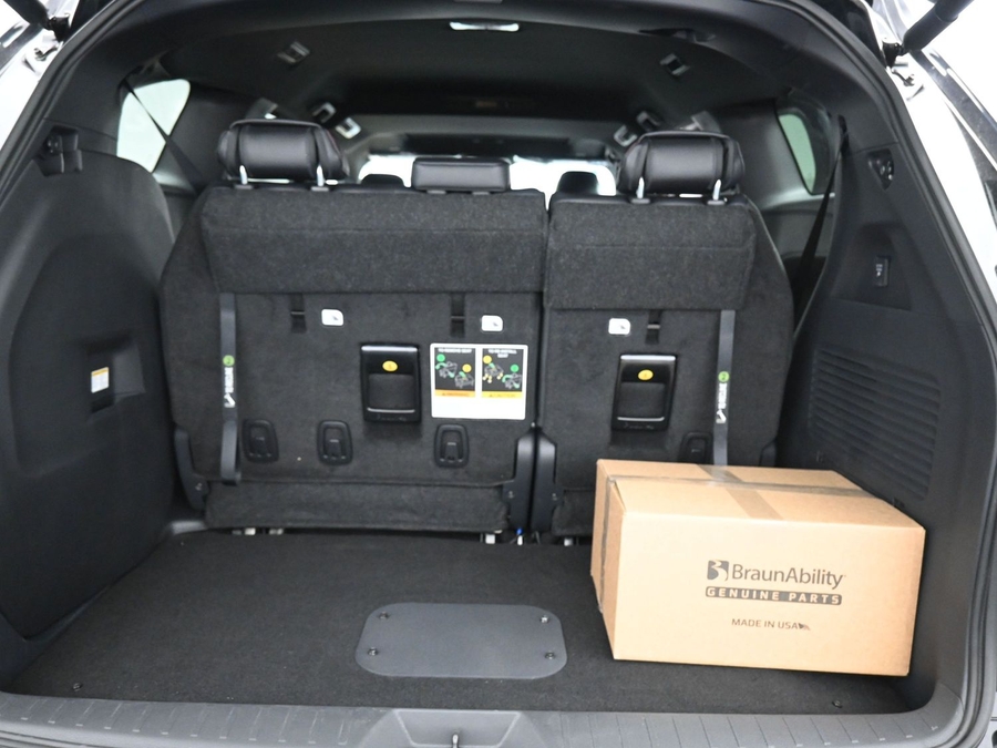 Black Toyota Sienna image number 13