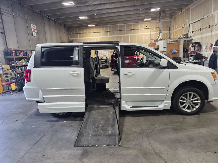 Used 2014 Dodge Grand Caravan SXT - VMI Side Entry In Floor Automatic Ramp