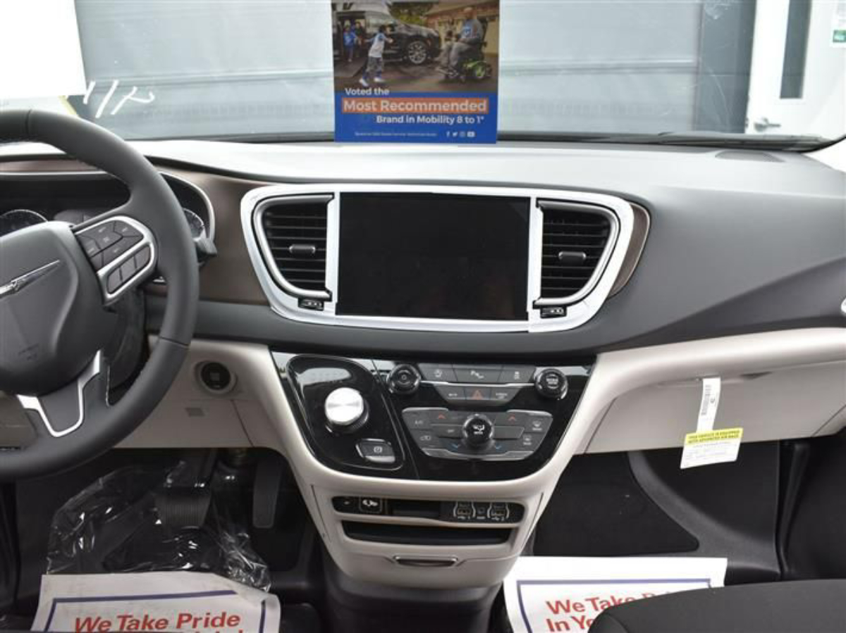 2023 CHRYSLER VOYAGER - Image 12