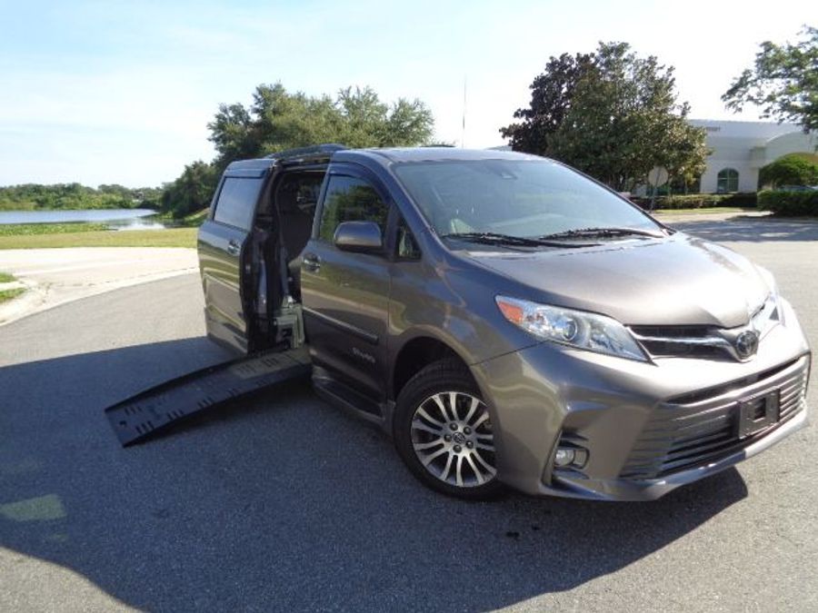 Used 2020 Toyota Sienna XLE Base - BraunAbility Side Entry Entry Fold Out Automatic Ramp