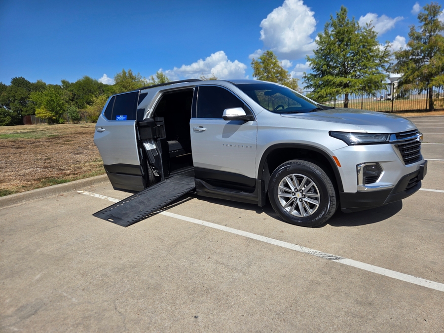 Used 2022 Chevrolet Traverse 1LT - BraunAbility Side Entry In Floor Automatic Ramp