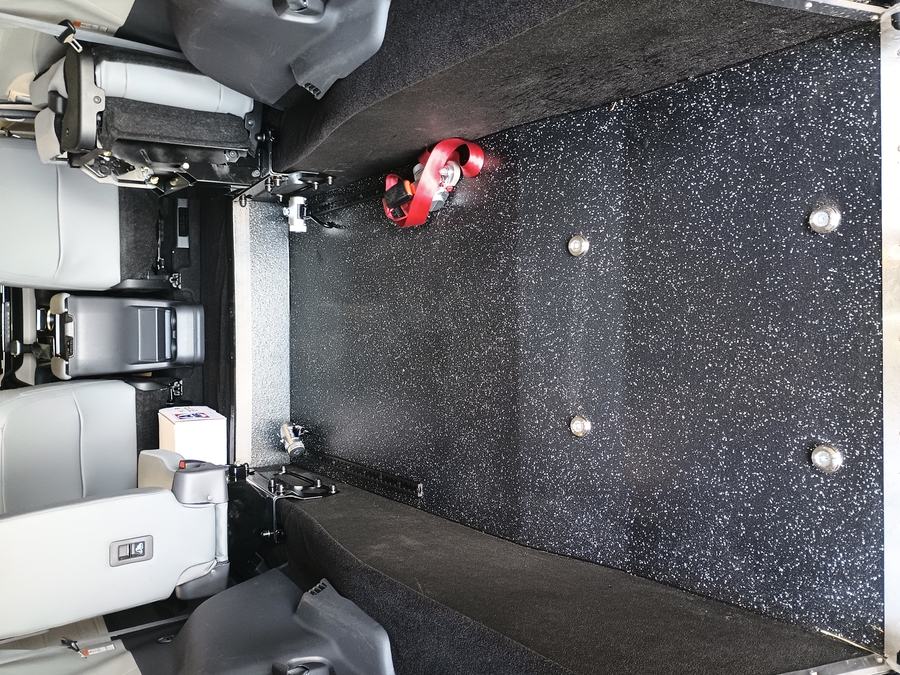 Blue Toyota Sienna image number 14