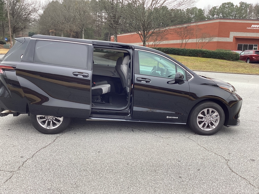 2025 TOYOTA SIENNA - Image 13