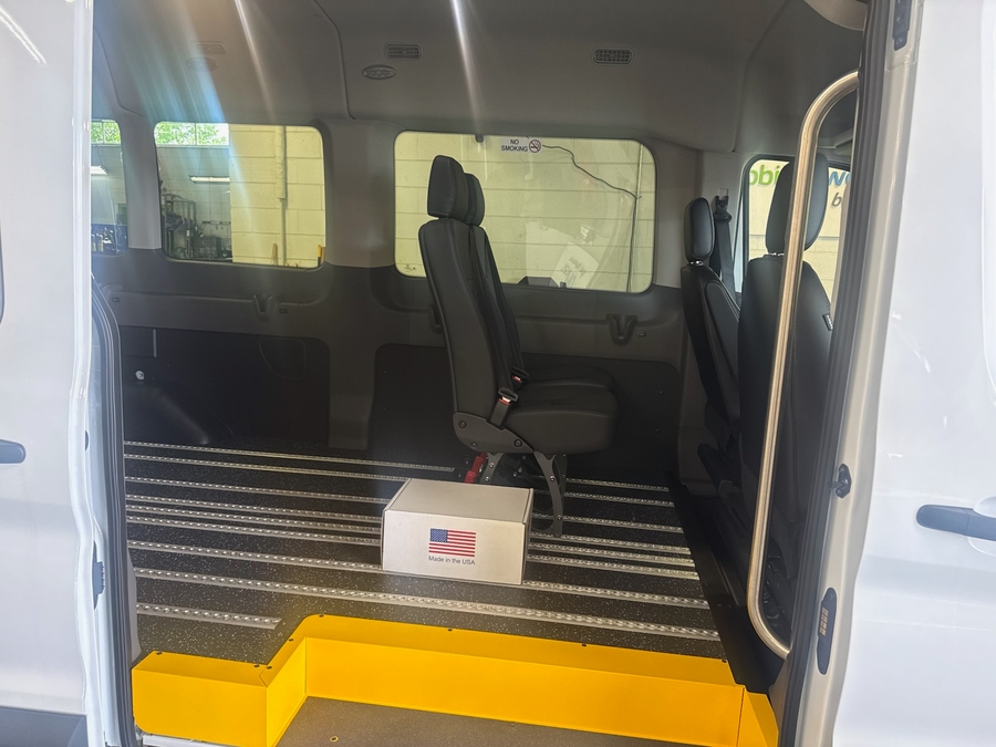White Ford T350 image number 6