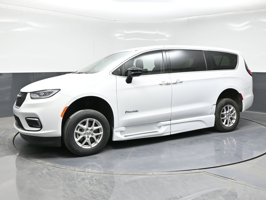 Used 2024 Chrysler Pacifica Touring L - BraunAbility Side Entry Entry Fold Out Automatic Ramp