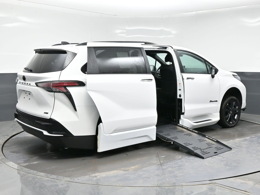 New 2026 Toyota Sienna Hybrid XSE Sport - BraunAbility Side Entry Entry Fold Out Automatic Ramp