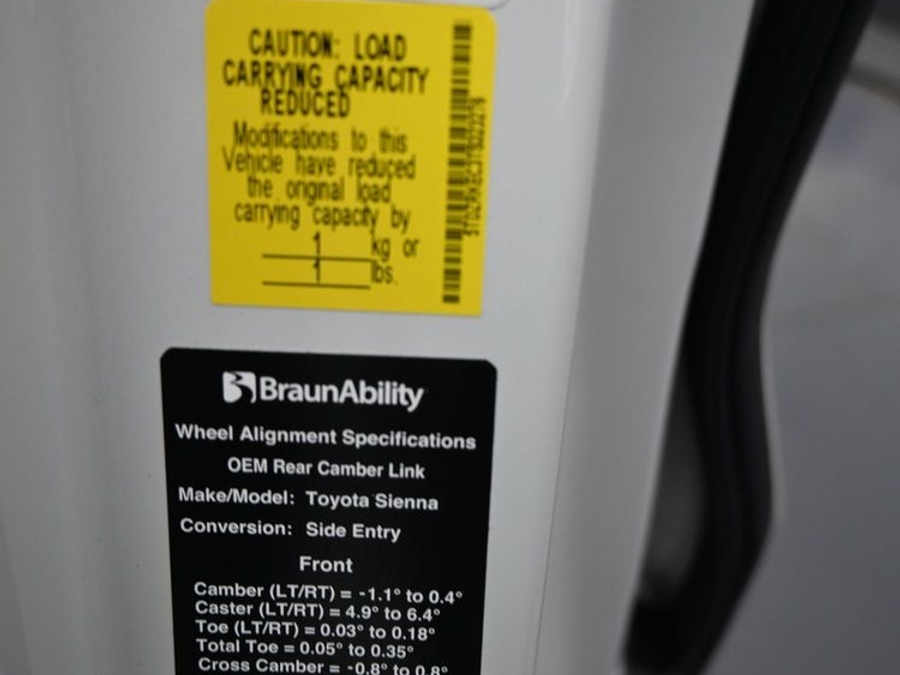 New 2026 Toyota Sienna Hybrid Limited - BraunAbility Side Entry Fold Out Automatic Ramp