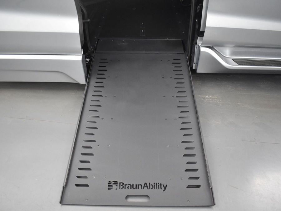 New 2025 Toyota Sienna Hybrid XLE Plus - BraunAbility Side Entry Entry In Floor Automatic Ramp