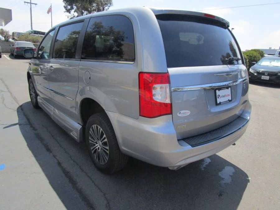 Used 2014 Chrysler Town and Country S - VMI Side Entry Entry In Floor Automatic Ramp