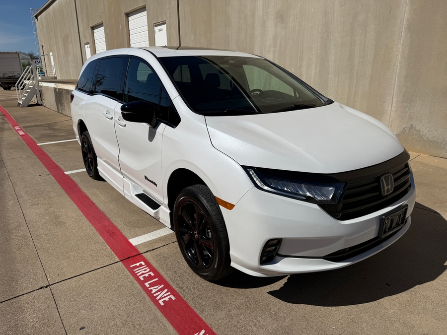 Used 2024 Honda Odyssey Sport - BraunAbility Side Entry Entry In Floor Automatic Ramp